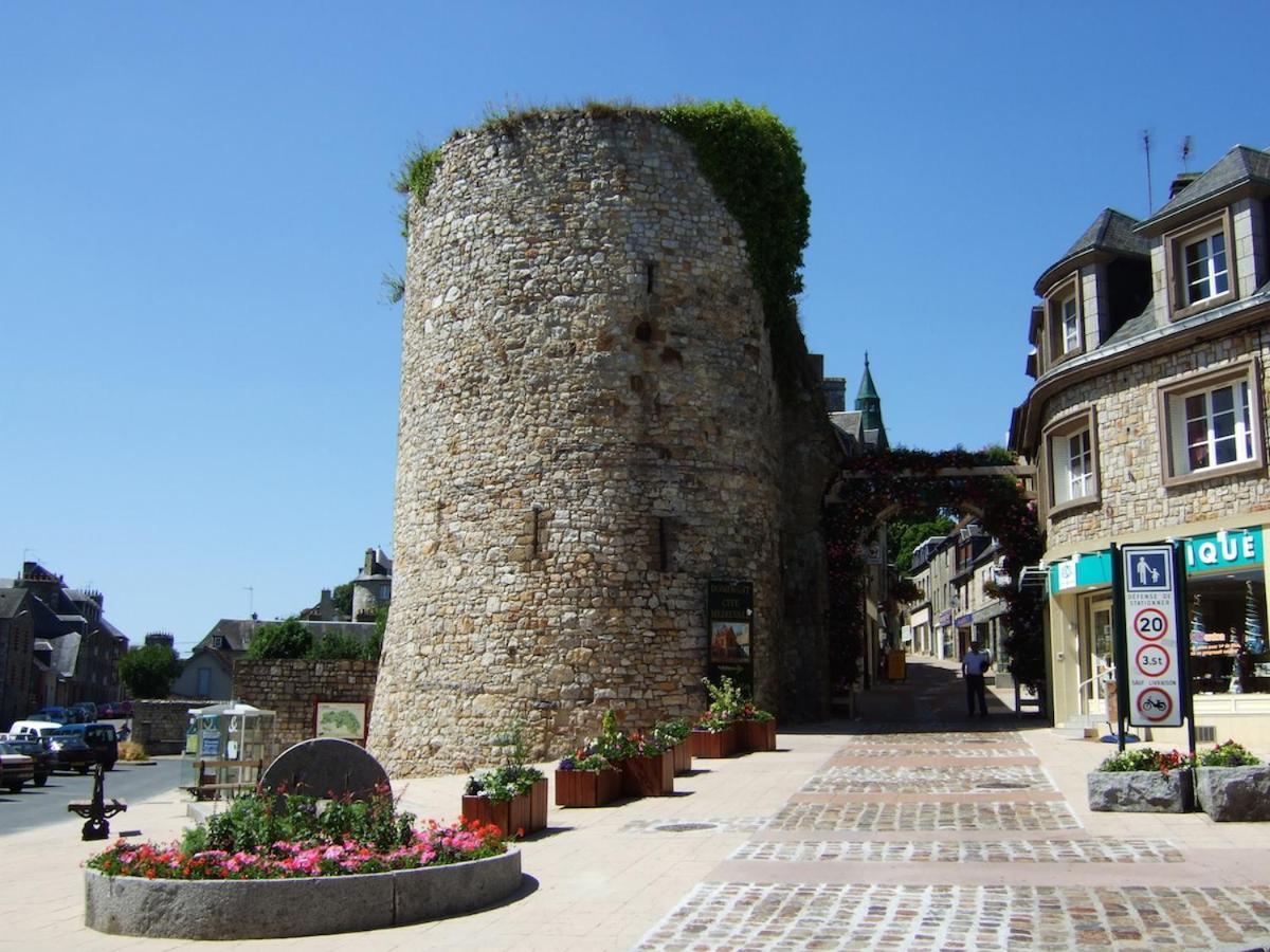 La Maison Sur Les Remparts Domfront  Kültér fotó