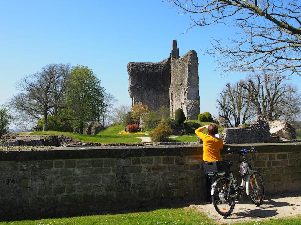 La Maison Sur Les Remparts Panzió Domfront  Kültér fotó