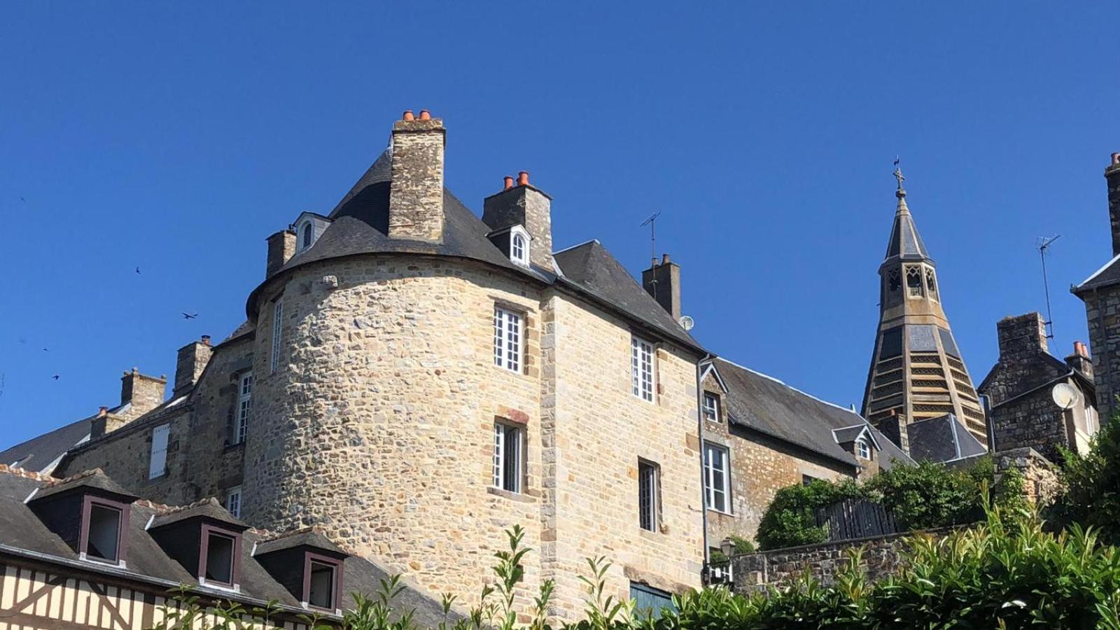 La Maison Sur Les Remparts Domfront  Kültér fotó