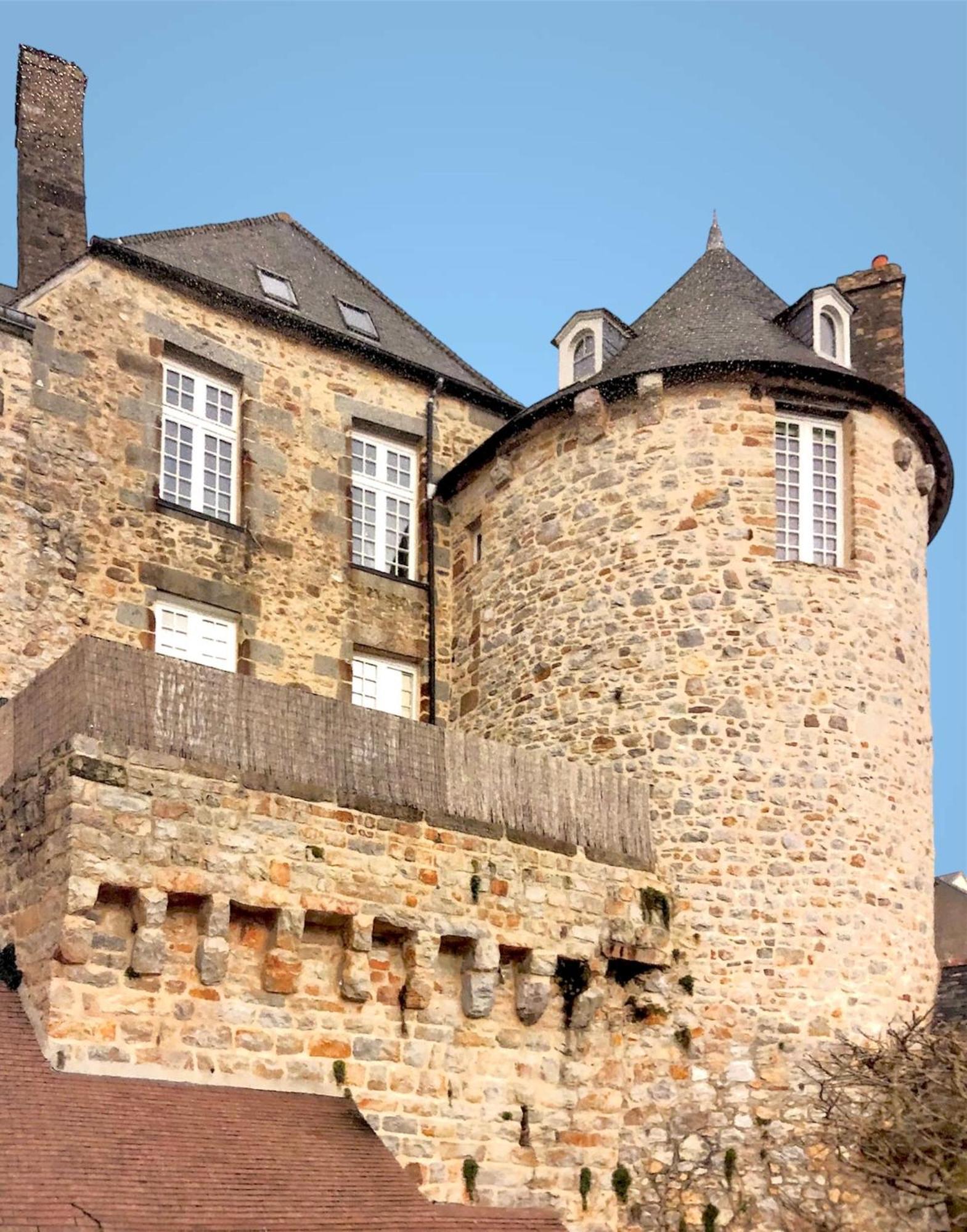 La Maison Sur Les Remparts Panzió Domfront  Kültér fotó